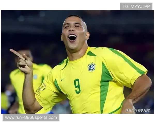 足球巨星几岁出道及成长历程揭秘全面解析他的辉煌之路