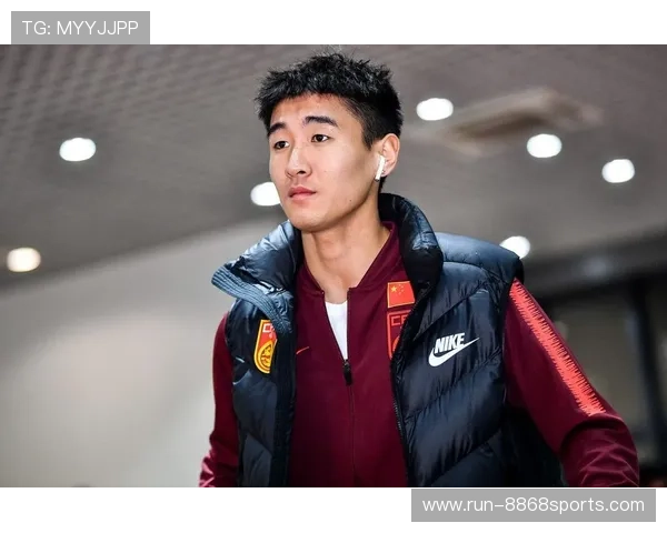 踢足球的四个字球星如何在世界足坛崭露头角成为传奇人物的成长历程分析